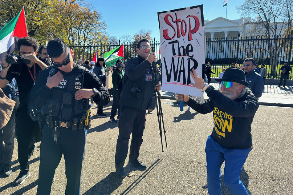 Protestors demonstrated in support of Palestinians and a ceasefire in front of the White House in Washington DC on Sunday.