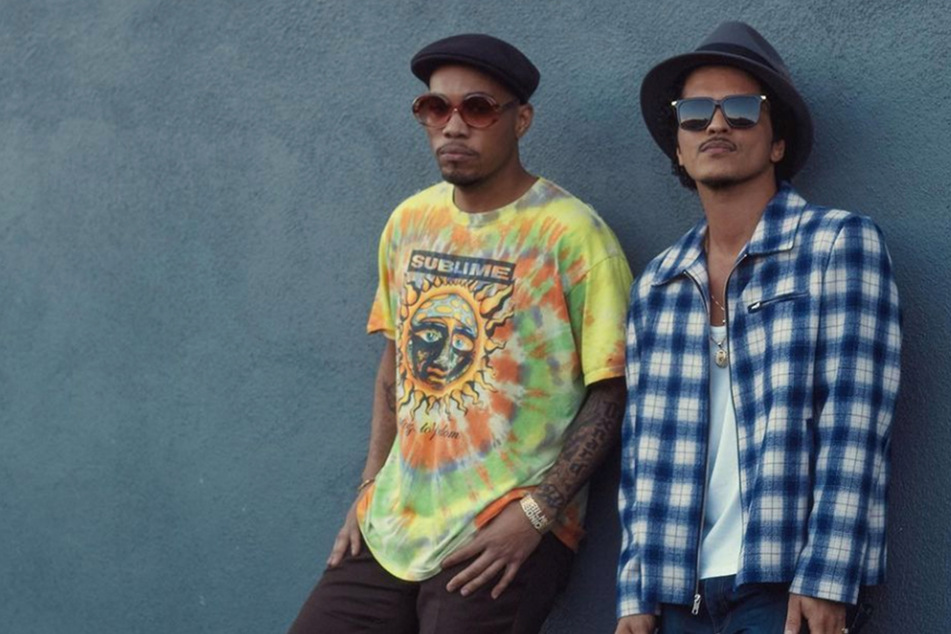 Anderson Paak (l.) and Bruno Mars (r.) of Silk Sonic will open the 2021 American Music Awards.
