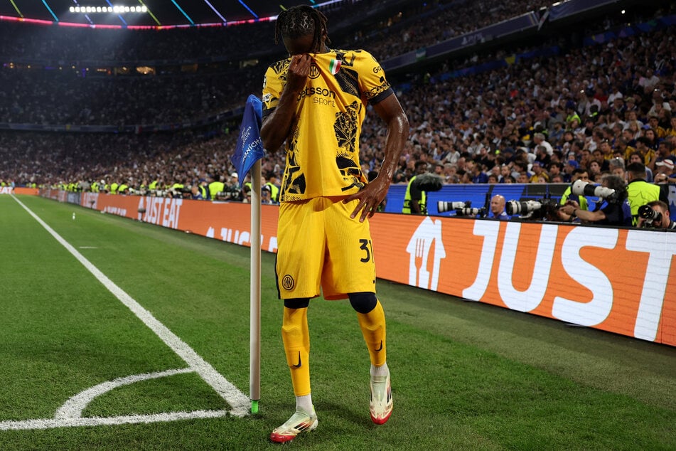 Yann Bisseck (24) erlebte ausgerechnet beim CL-Finale am Samstag einen Horror-Abend.