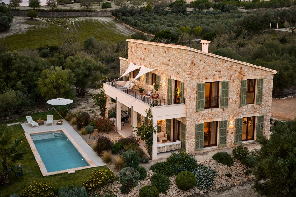 Verlost wird dieses zwei Millionen Euro Traumhaus auf Mallorca + 150.000 Euro in bar: Die Ziehung findet am 2. Februar 2026 statt.
