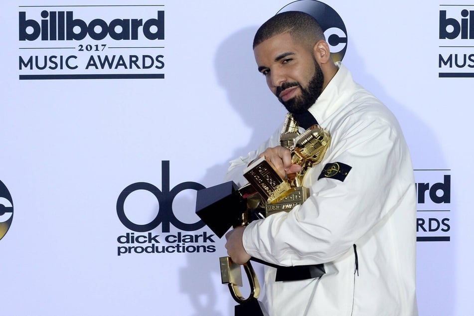 Drake (33) shows off his Billboard Music Awards trophies.