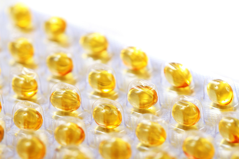 Die DGE-Experten warnen, dass eine andauernde Überdosierung mit Vitamin-D-Präparaten zu Nebenwirkungen führen kann. (Symbolbild)