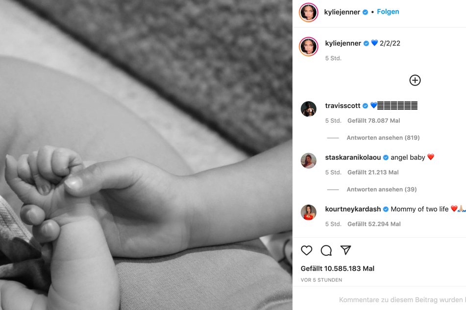 Auf Instagram macht Kylie Jenner (24) die Geburt öffentlich.