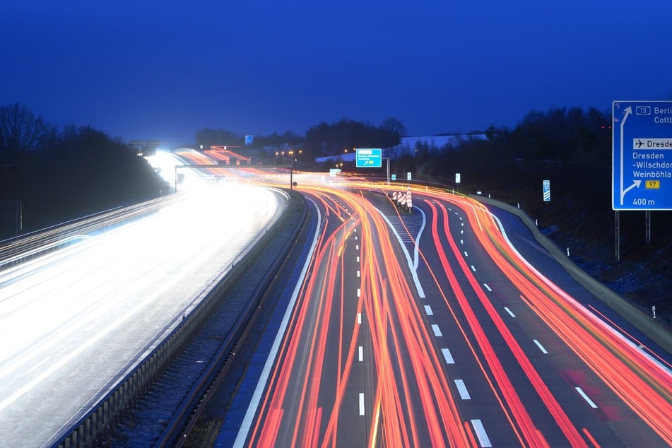 Die Autobahnen im Freistaat laufen heiß: Immer mehr Sachsen pendeln zum Arbeiten in andere Bundesländer.