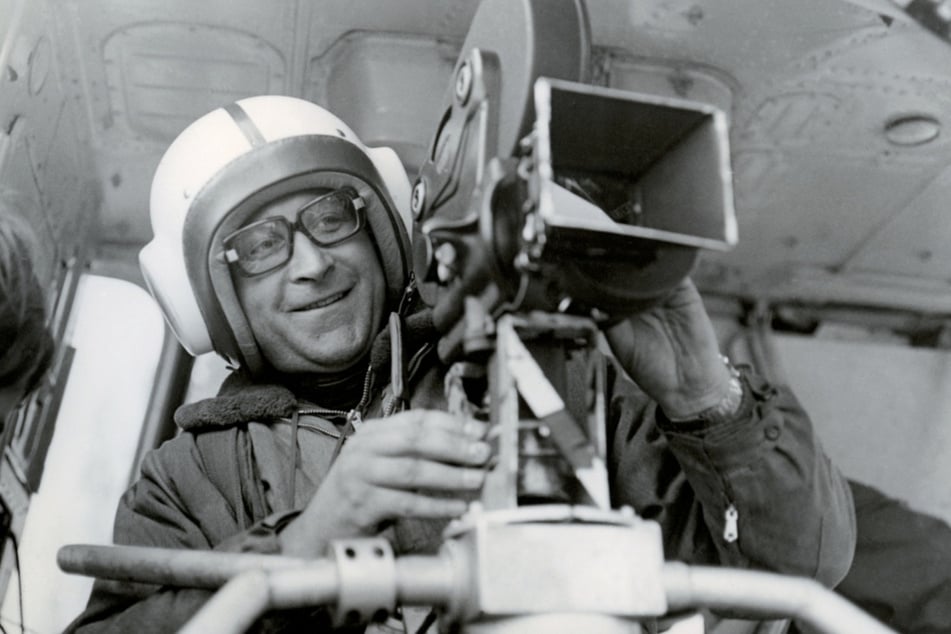 Für einen Werbefilm für Planeta-Druckmaschinen stieg Ernst Hirsch sogar in einen Hubschrauber.