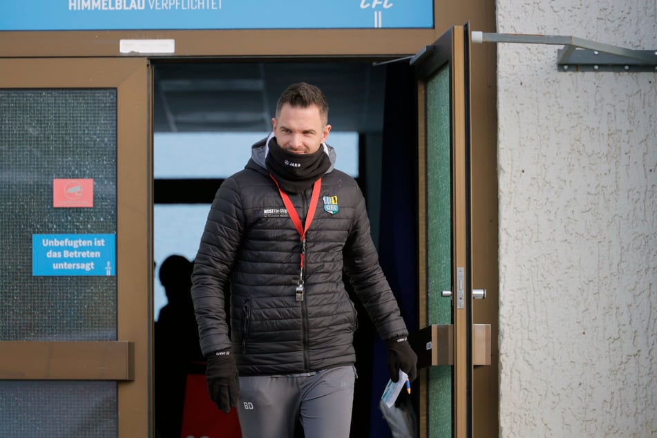 Warm anziehen: Benjamin Duda (37) und seine Jungs testen am Freitagabend in Rochlitz gegen Plauen.