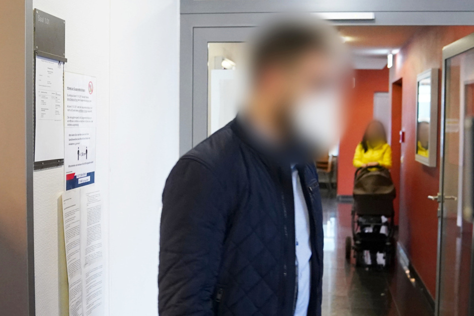 Er wollte das ungeborene Baby seiner Freundin töten: 26-Jähriger verurteilt