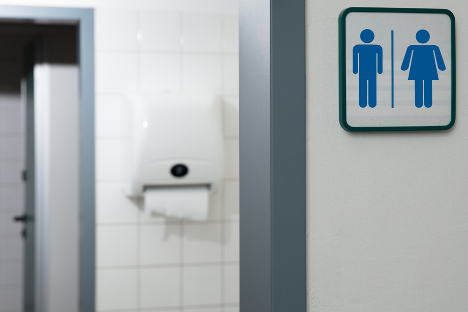 Dass 1,50 Euro für die Nutzung der WCs gezahlt werden sollen, endet oft in Streitigkeiten oder mit Handgreiflichkeiten.