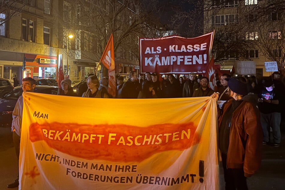 Teilnehmer einer Demonstration protestierten gegen die AfD.