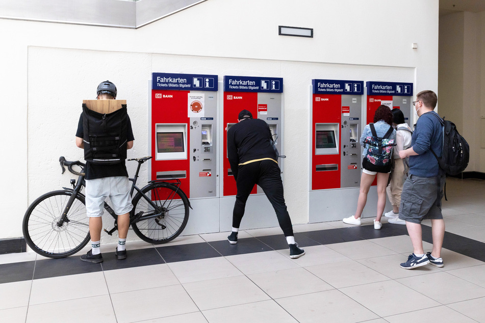 Das 9-Euro-Ticket ist ab sofort an den Fahrtkartenautomaten erhältlich.