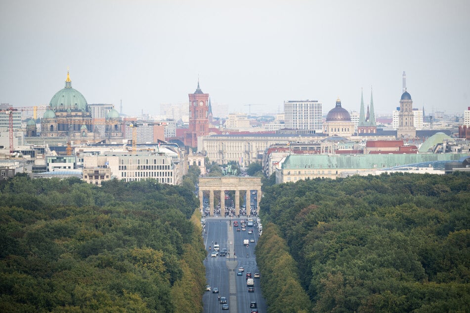 Die Veranstalter erwarten laut Polizei 10.000 Teilnehmerinnen und Teilnehmer auf der Straße des 17. Juni. (Archivbild)