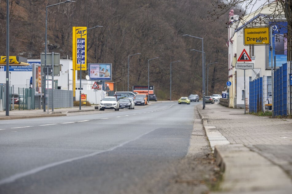 Zustand des Asphalts erfassen: Die erste Messstelle wurde vor der Stadtgrenze zu Freital auf der Tharandter Straße installiert.