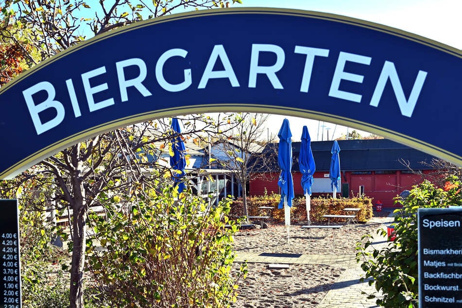 Lange hatten die Biergärten in Sachsen zu, doch so langsam kehrt wieder Leben ein. (Archivbild)