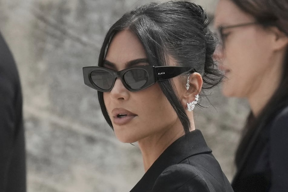 Kim Kardashian (44) testified before the Paris Criminal Court on Tuesday in the robbery trial against her alleged attackers.