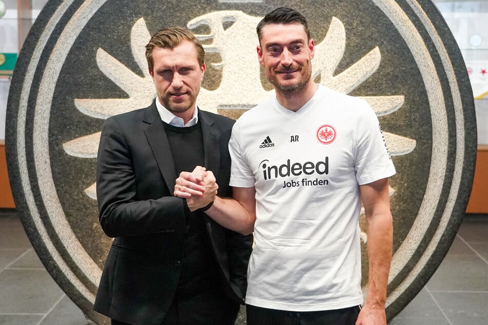 Der Spanier war Anfang Februar offiziell als neuer Trainer der Hessen vorgestellt worden.