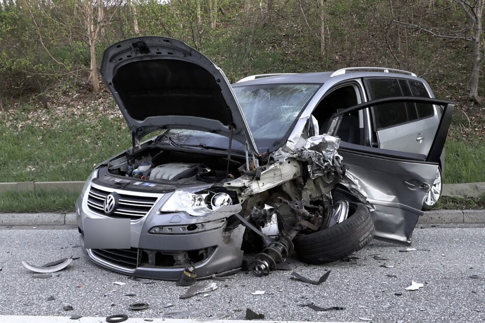 Die Spuren des Unfalls waren an dem Golf deutlich zu erkennen.