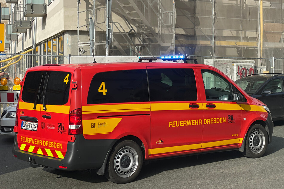Dresden: Gas-Austritt in Friedrichstadt! Feuerwehr sperrt Bereich weiträumig ab, Arbeiter im Krankenhaus