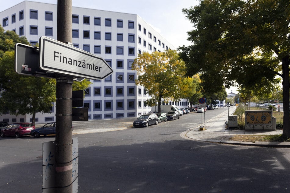 Die beiden Dresdner Finanzämter sind auf der Rabenerstraße zu finden.