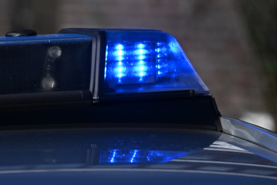 Den ersten Ermittlungen der Polizei zufolge könnte die tief stehende Sonne unfallursächlich gewesen sein. (Symbolfoto)