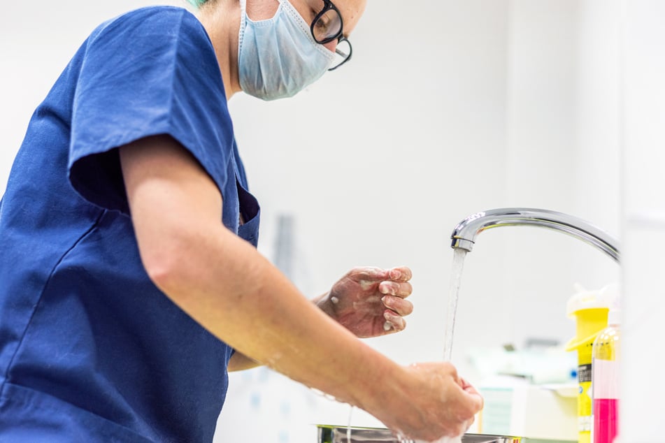 Hygiene spielt in Krankenhäusern eine große Rolle. Wenn sich Keime im Trinkwasser befinden, ist auch beim Händewaschen äußerste Vorsicht geboten. (Symbolbild)