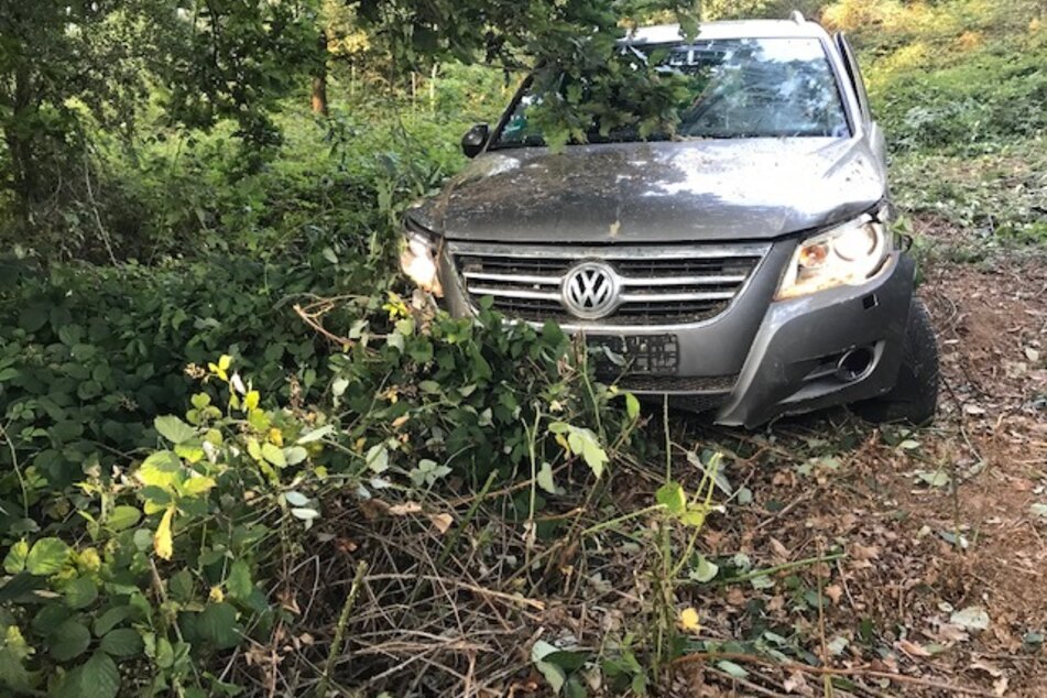 Die Einsatzkräfte konnten lediglich den Leichnam der 77-Jährigen aus dem Unfallwagen bergen.