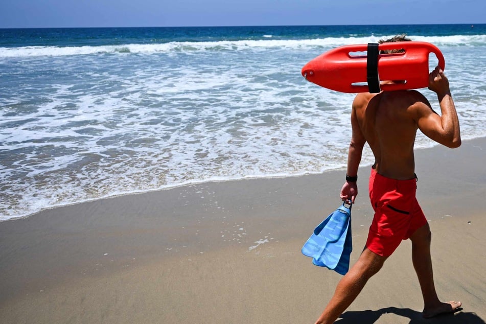 California lifeguards perform record 1,950 ocean rescues amid heatwave: "Staggering"