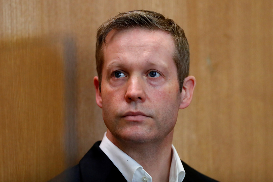 Stephan Ernst, der des Mordes an dem Kassler Regierungspräsidenten Walter Lübcke angeklagt ist, im Gerichtssaal im Oberlandesgericht.