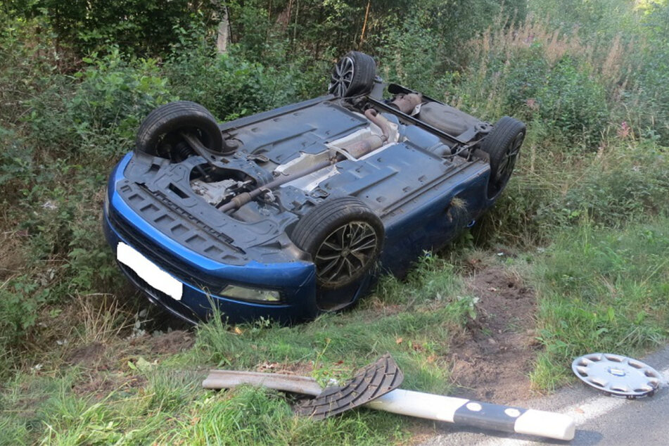 Bei einem Unfall nahe Diesdorf wurde der Unfallwagen in den Straßengraben geschleudert.