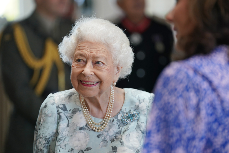 Königin Elizabeth II. (✝96) im Juli 2022. Nun ist sie wieder mit Freundin Micky (✝97) vereint.
