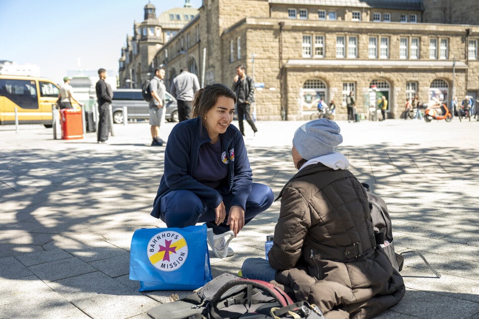 Betroffene können sich bei dem Pflegeangebot der Bahnhofsmission unter anderem Wunden versorgen lassen, Ungezieferbehandlungen unterziehen oder auch duschen.