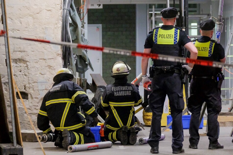 Mitten in der U-Bahn-Station: Bauarbeiter wird von Stahlträger erschlagen und stirbt