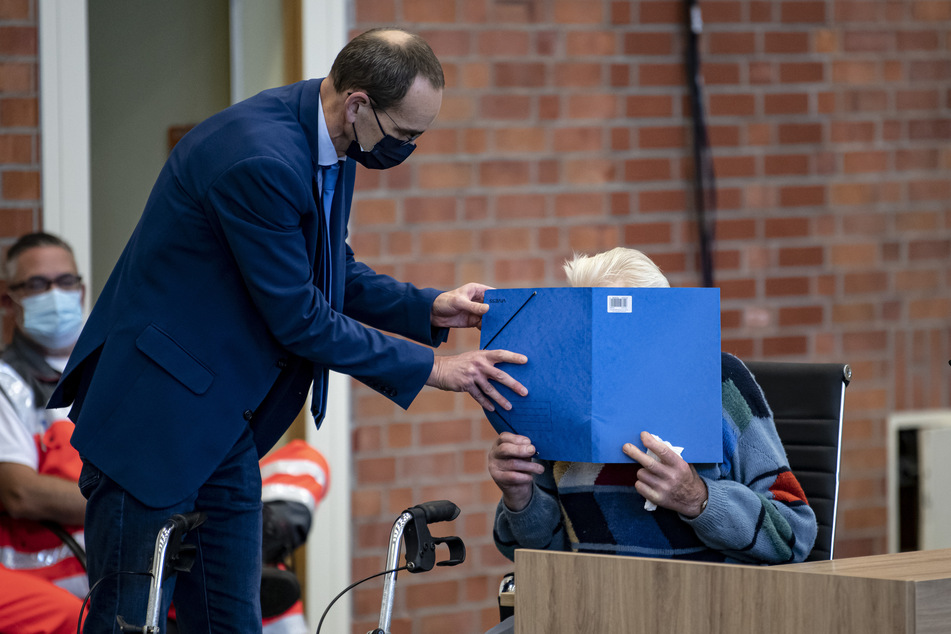 Dass er für fünf Jahre ins Gefängnis soll, will ein 101 Jahre alter Angeklagter nicht akzeptieren.