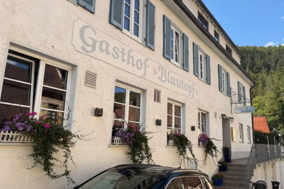 Mahir bietet im "Gasthof Blautopf" klassische Grillküche mit türkisch inspirierten Aromen.