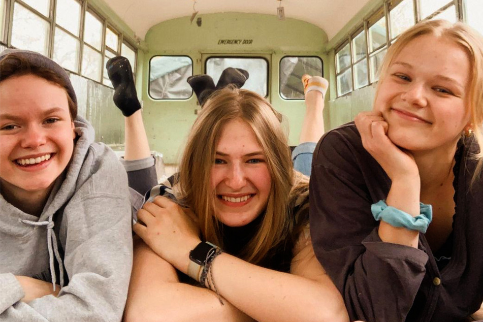 Bekah King (v.l.), Abi Roberts und Morgan Tabor trauern ihrem Exfreund alles andere als nach!