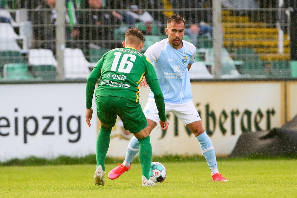 Furkan Kircicek (25, r.), hier gegen Ben Keßler (19) von Chemie Leipzig, braucht noch ein paar Spiel, um sein volles Potenzial ausschöpfen zu können.