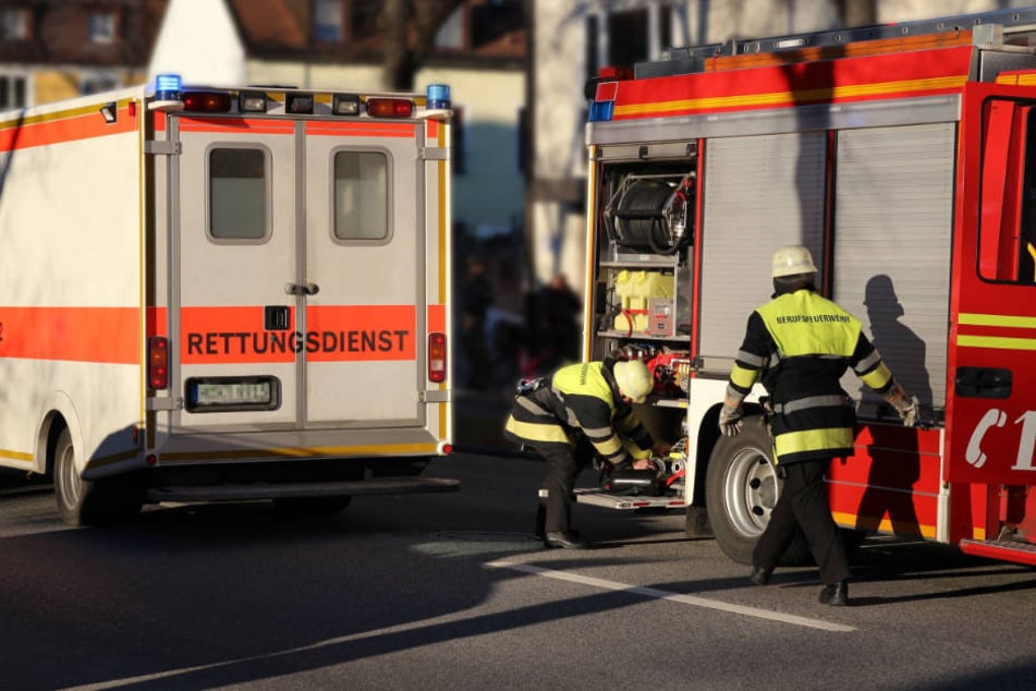 Sechs der verletzten Mitarbeiter mussten in umliegende Krankenhäuser eingeliefert werden. (Symbolbild)