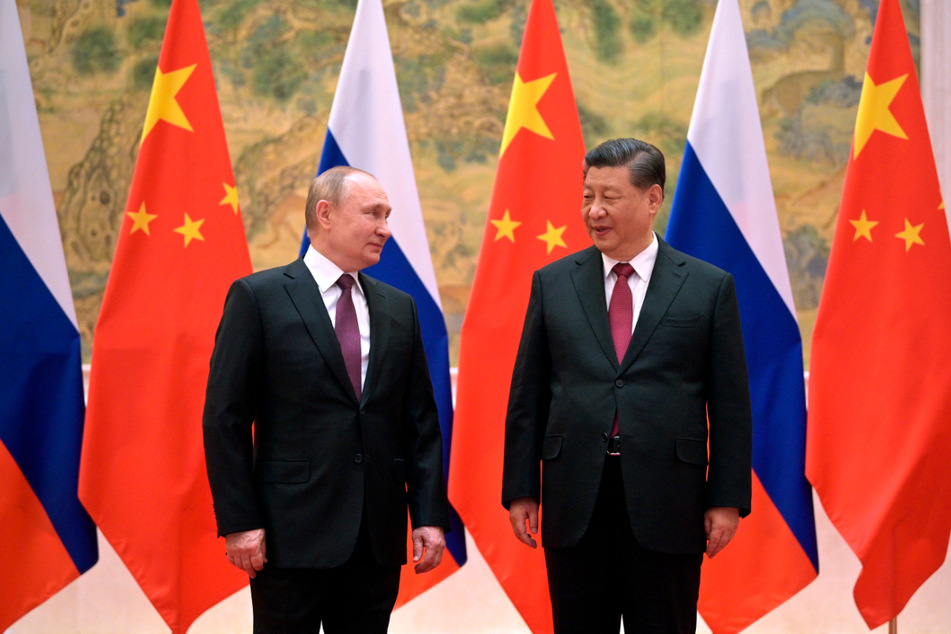 Chinas Machthaber Xi Jinping (68, r.) und Russlands Präsident Wladimir Putin (69) bei einem Treffen in Peking am 4. Februar 2022.