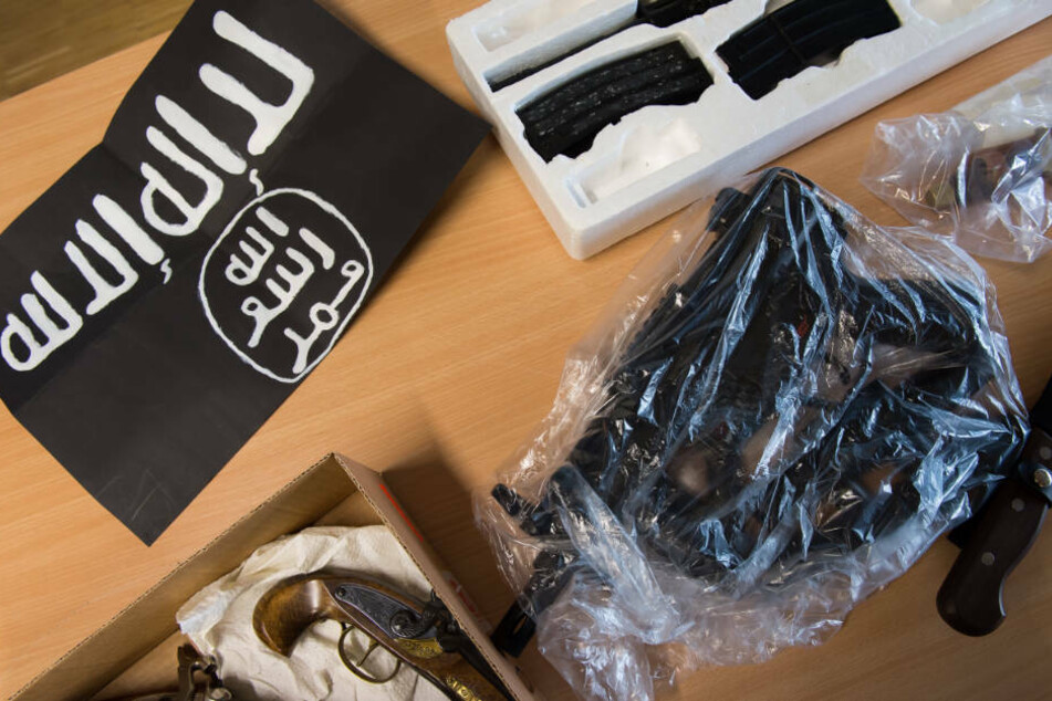 Prozess gegen Salafisten-Trio beginnt neu: Selbstmord-Attentate geplant