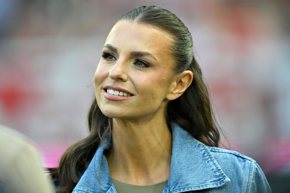 Laura Wontorra (37) zeigt sich begeistert von ihrer Nachfolgerin bei DAZN.