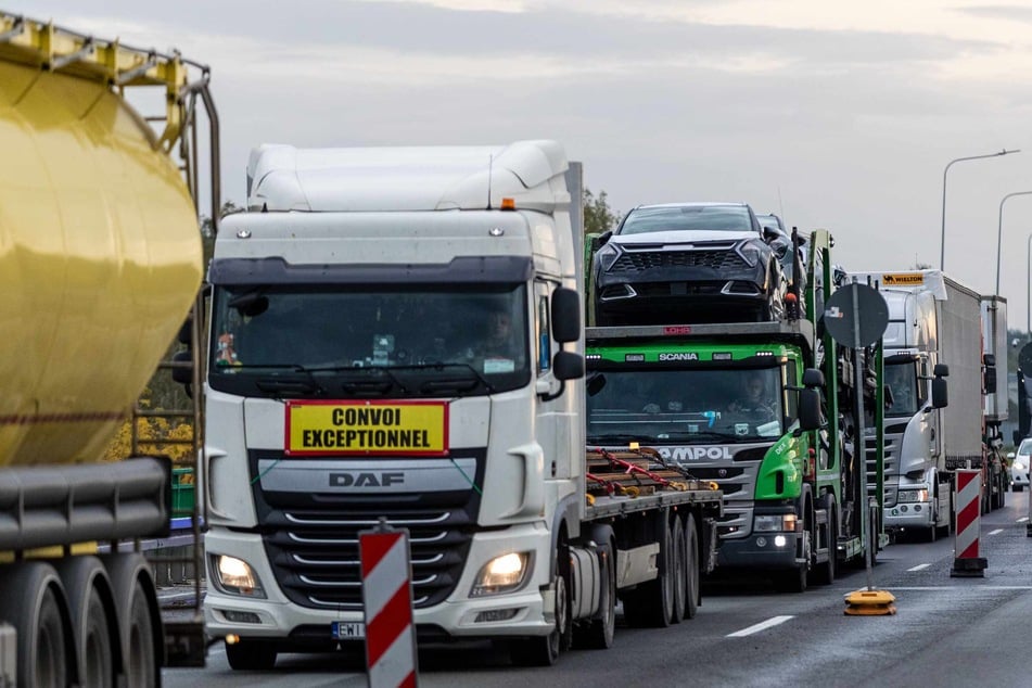 Ein Toter nach Unfall: 25 Kilometer Stau vor Grenze zu Deutschland