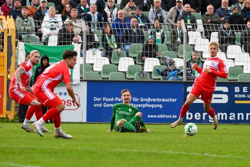 Nicht nur aufgrund der Fanfreundschaft des HFC zu Lok Leipzig war das Duell gegen Chemie brisant.