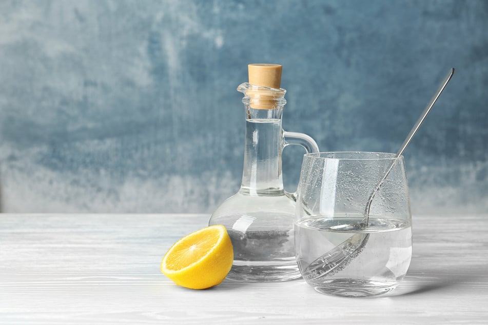 Essig- und Zitronensäure helfen gegen modrige Gerüche im Wäschetrockner.