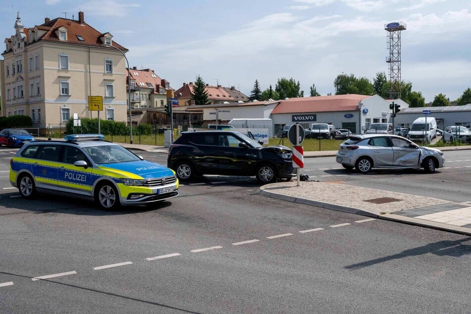 Der entstandene Sachschaden liegt bei etwa 42.000 Euro.