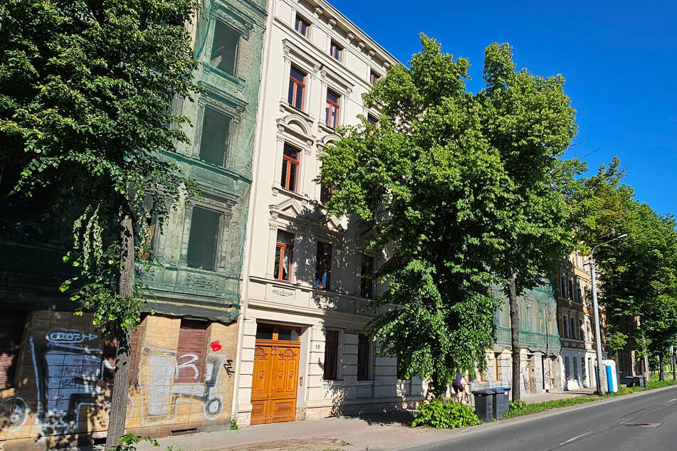 Im Paulustviertel in Halle starb am Sonntag eine Zweijährige - das Kind soll in einer Wohnung an der Paracelsusstraße gefunden worden sein.