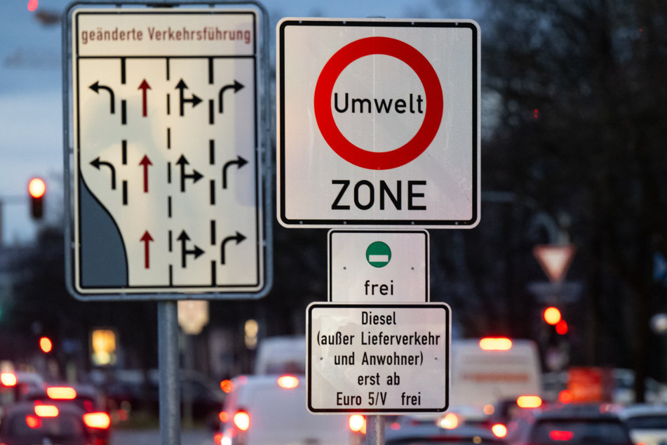 Nach dem Inkrafttreten des erweiterten Fahrverbots für ältere Dieselfahrzeuge in München gingen innerhalb einer Woche drei Klagen ein.