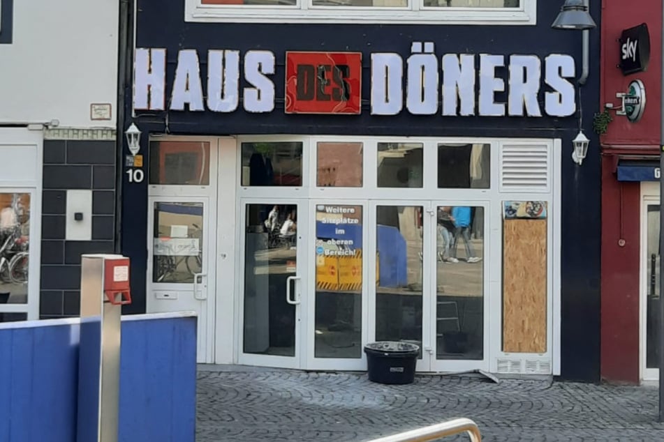 Eine Filiale von "Haus des Döners" am Kölner Alter Markt.