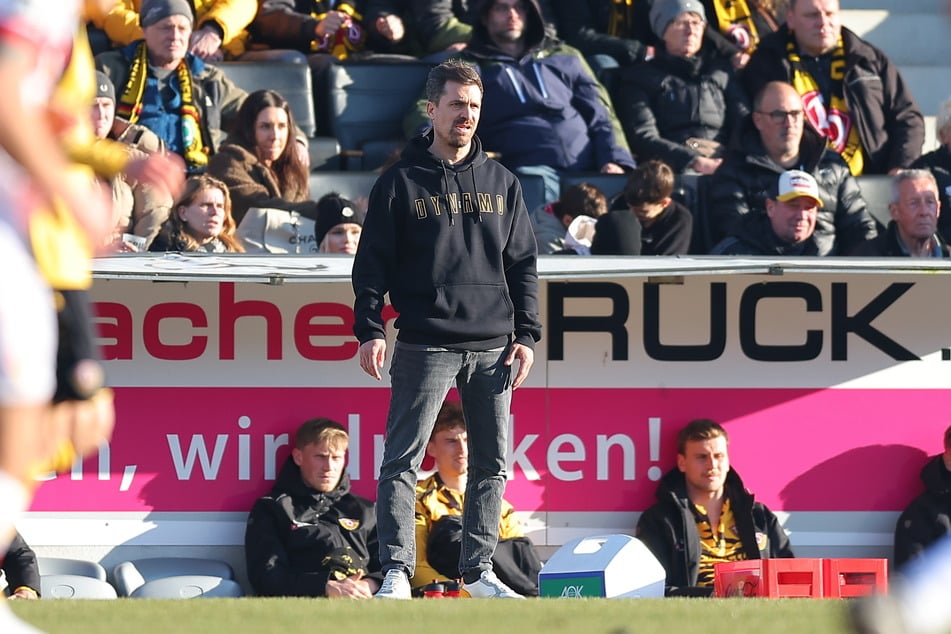 Dynamo-Trainer Thomas Stamm (41) verfolgte die Leistung seiner Mannen beim VfB Stuttgart II. missmutig.