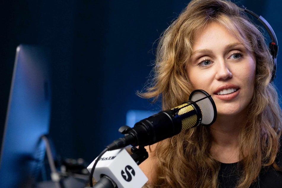 Miley Cyrus extends olive branch to dad Billy Ray with major public gesture