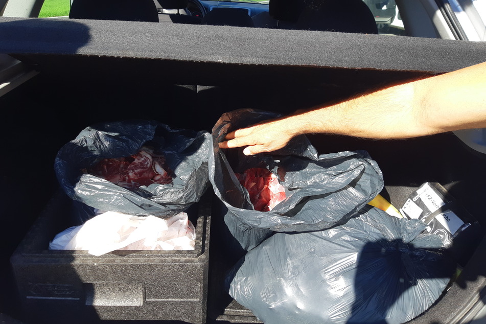 Mit diesem unappetitlichen Fund haben die Polizisten sicher nicht gerechnet, als sie den Kofferraum eines Wagens in Aachen kontrollierten.