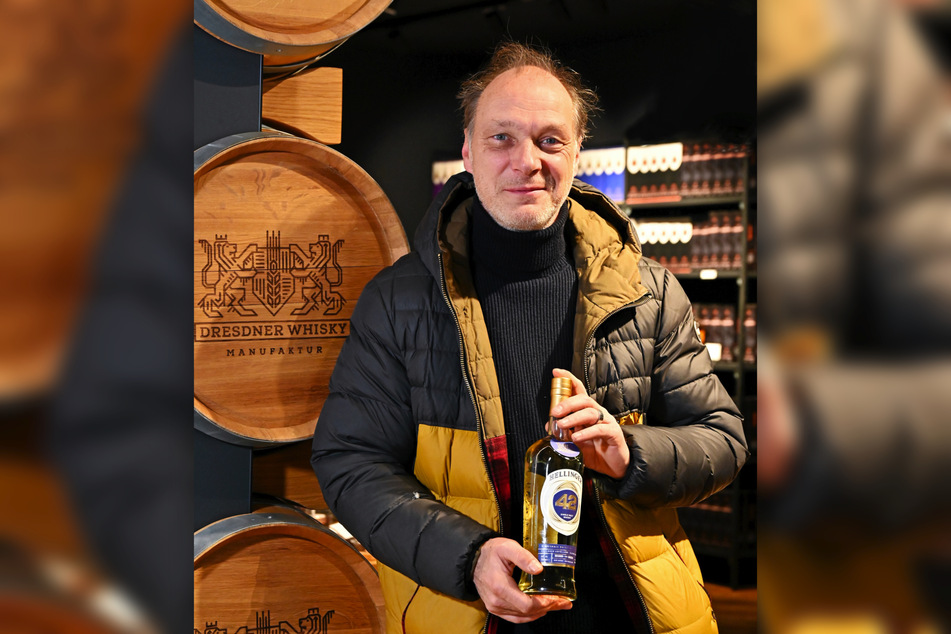 Tatort-Kommissar Martin Brambach (55) schwört auf "Hellinger"-Whisky aus der Dresdner Manufaktur im Alberthafen.